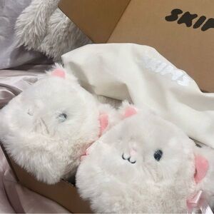 New SKIMS Pink and White Adorable Kitty Slippers